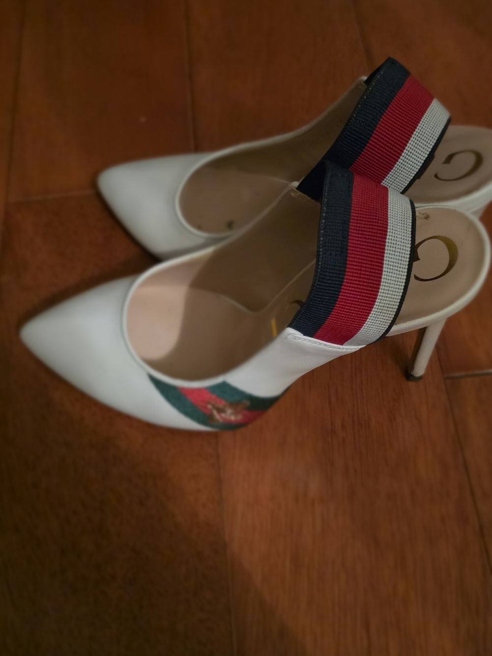 Gucci White Pointed Slingback Pumps with Red and Navy Web - Picture 2 of 7
